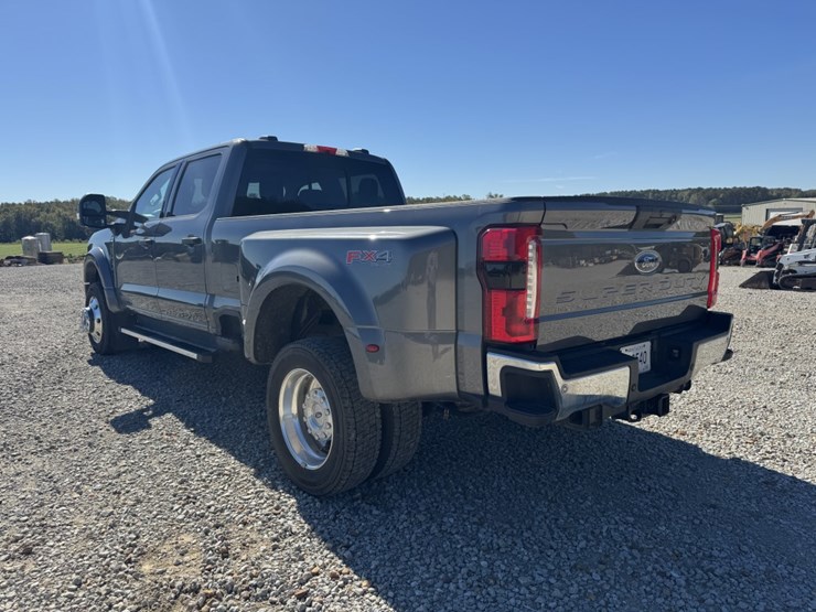 2023-ford-f450-xlt-image-3