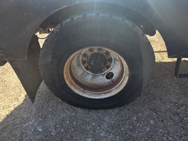 2005-international-durastar-4300-image-13