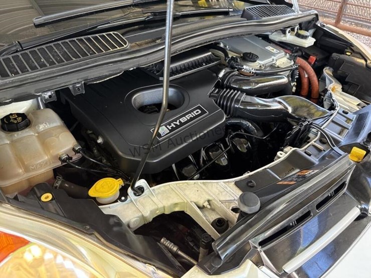 2014-ford-c-max-hybrid-se-wagon-image-10