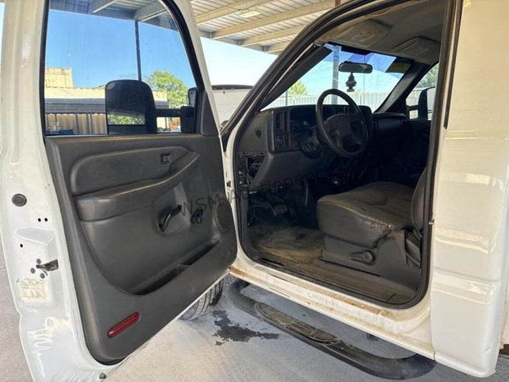 2005-chevrolet-silverado-2500hd-image-23