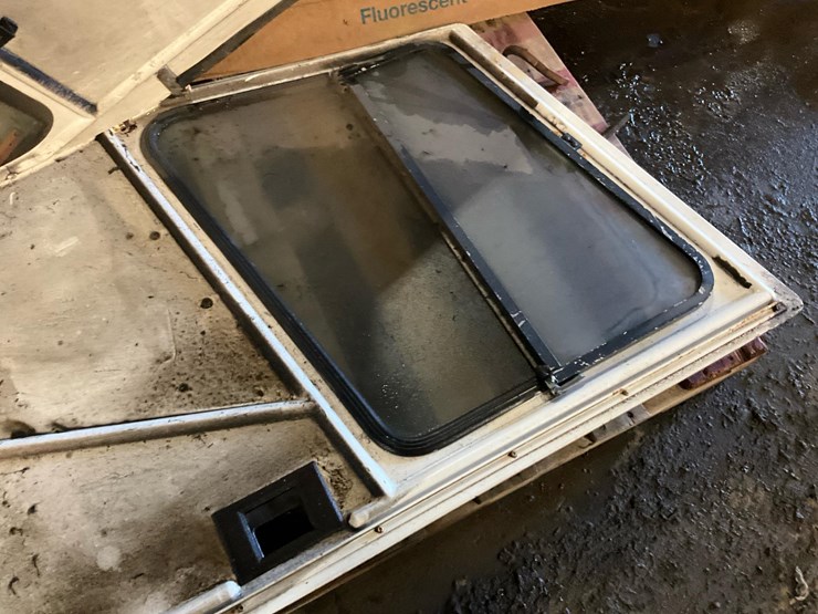 #186-•-forklift-doors-and-light-bulbs-image-7