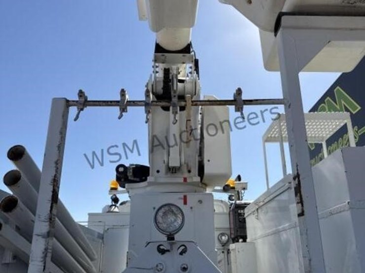 2013-international-7400-image-11