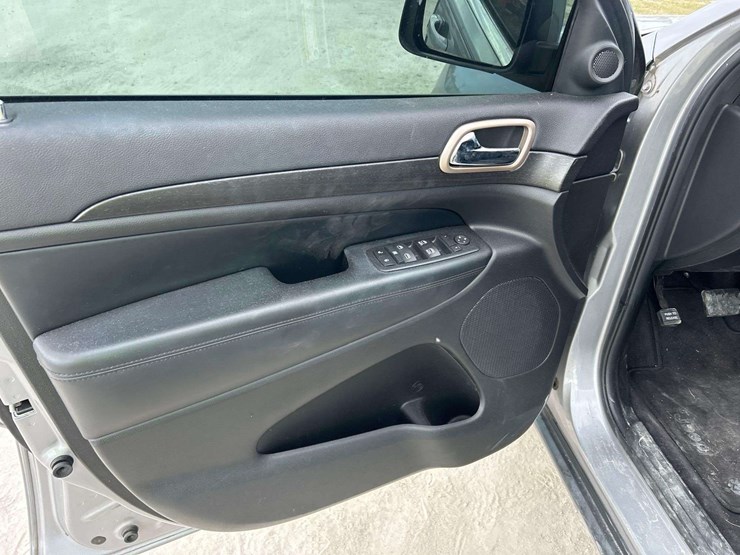 2017-jeep-grand-cherokee-image-11