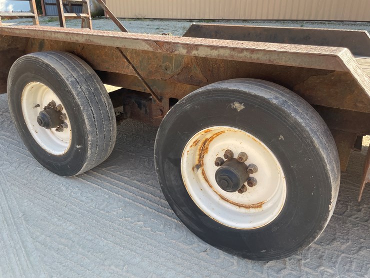 2015-custom-flatbed-image-14