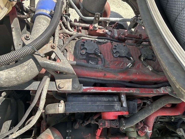 2014-peterbilt-384-image-8