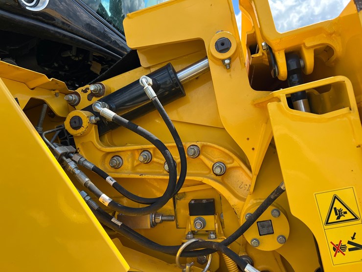 2023-new-holland-cr10.90-image-34