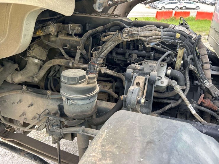 2017-peterbilt-220-image-8