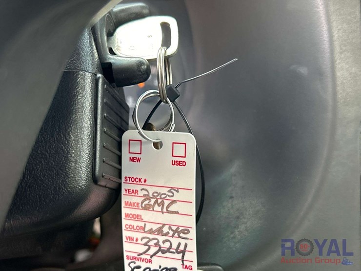 2005-gmc-c8500-flatbed-service-truck-image-28