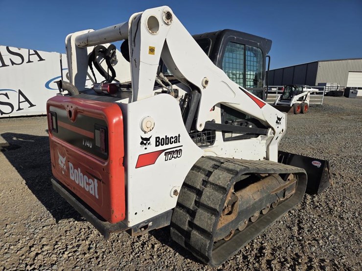 2019-bobcat-t740-image-5