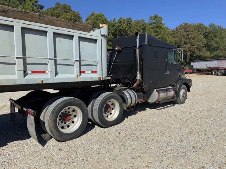 #4617-•-1995-volvo-sleeper-truck-image-5