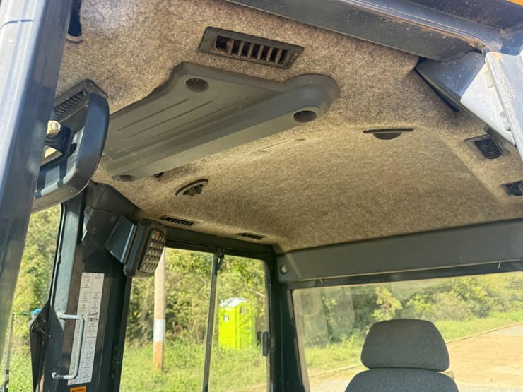 deere-650k-xlt-image-24