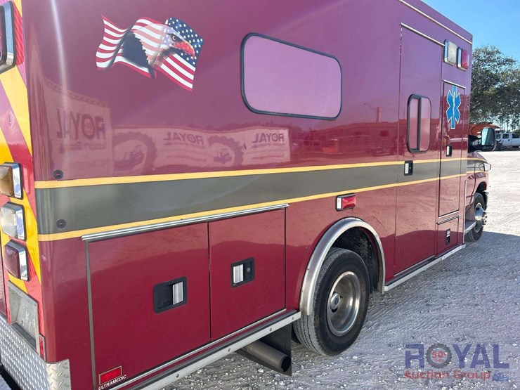 2009-ford-e450-image-24