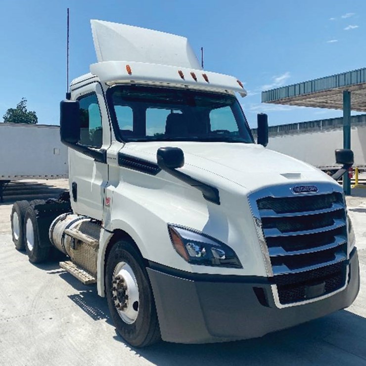 2018 FREIGHTLINER CASCADIA 126