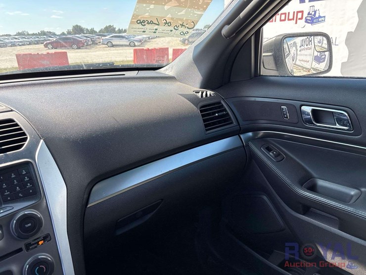 2015-ford-explorer-image-18