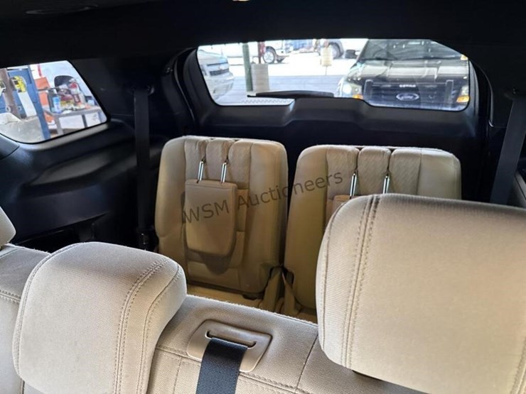 2017-ford-explorer-image-26