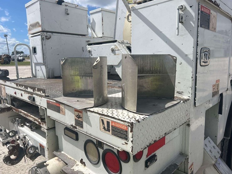 2016-freightliner-m2-106-altec-am50-50ft-bucket-truck-image-28