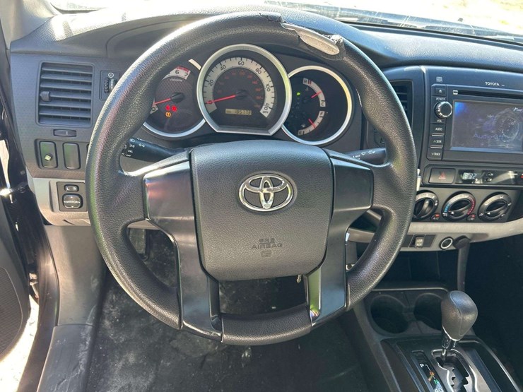 2013-toyota-tacoma-image-11