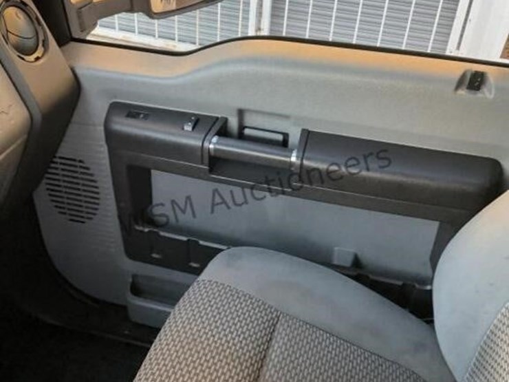 2013-ford-f550-image-26