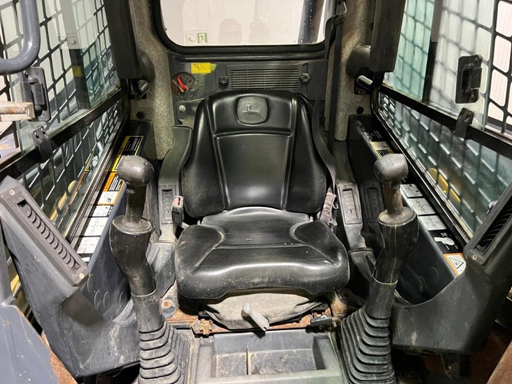 2025-deere-318e-image-18