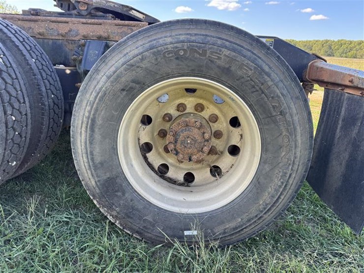 2005-peterbilt-387-image-53