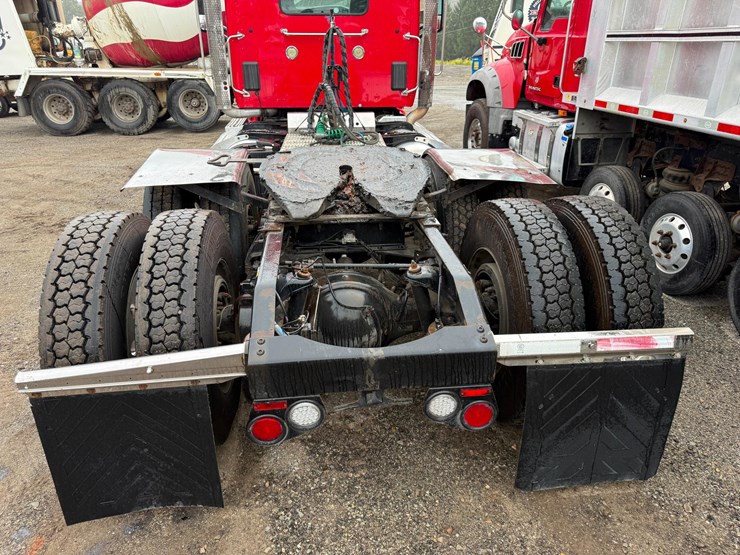 2017-peterbilt-567-image-5