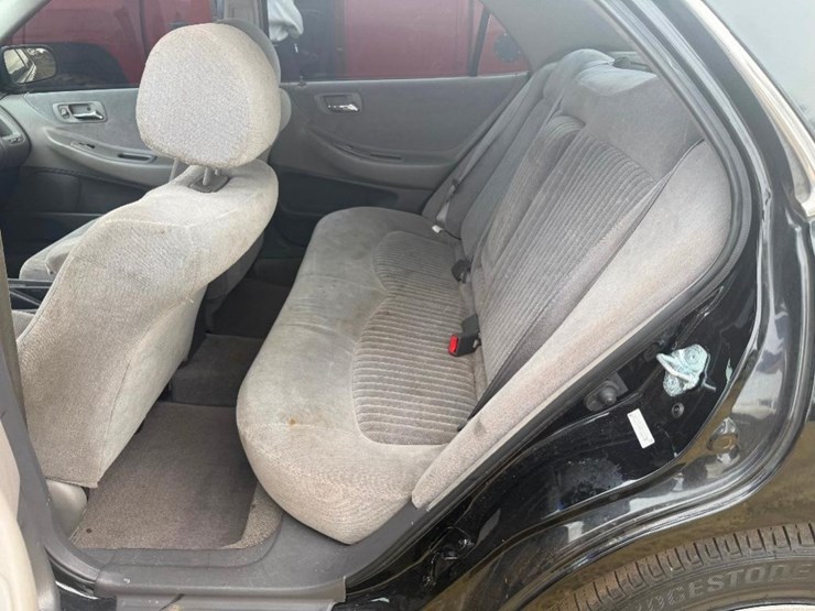 1998-honda-accord-lx-(at,-miles-read-200431,-image-10