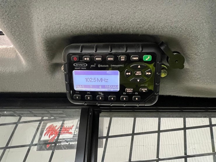 2023-new-holland-c332-image-25