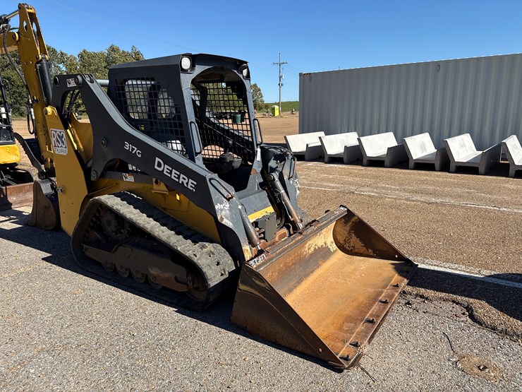 deere-317g-image-4