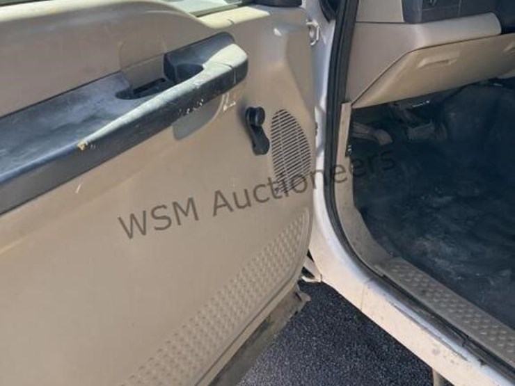 2005-ford-f550-image-28