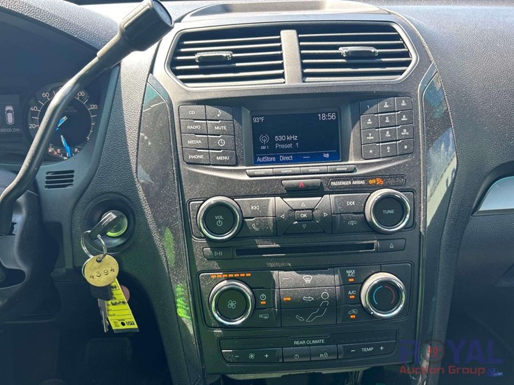 2017-ford-explorer-image-16