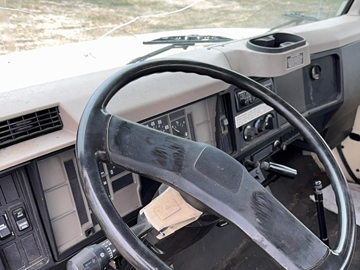 2001-international-4700-image-13