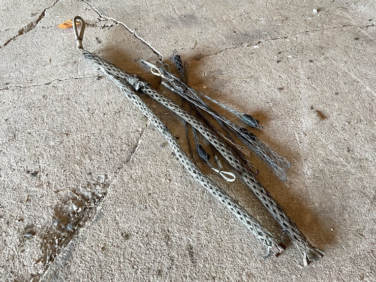 #1057-•-cable-socks-image-2