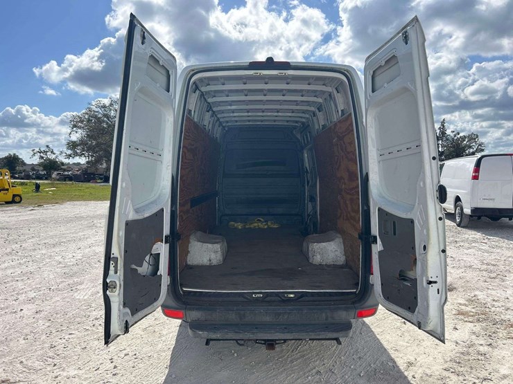 2015-freightliner-sprinter-3500-image-22