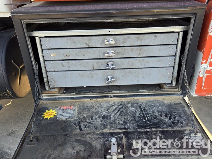 2009-international-7300-image-17