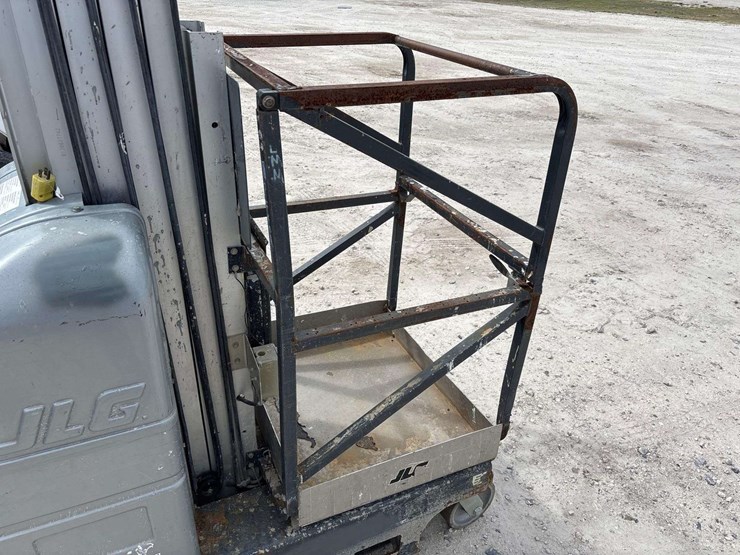 2016-jlg-20mvl-19ft-aerial-platform-lift-image-7