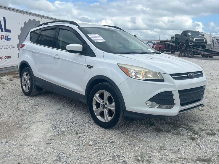 2016-ford-escape-se-image-2