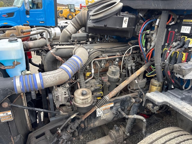 2018-peterbilt-579-image-11