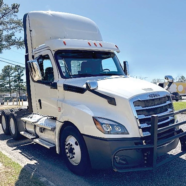 2020 FREIGHTLINER CASCADIA 126
