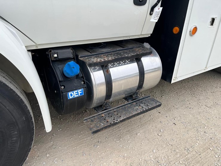 2017-international-durastar-4300-image-10