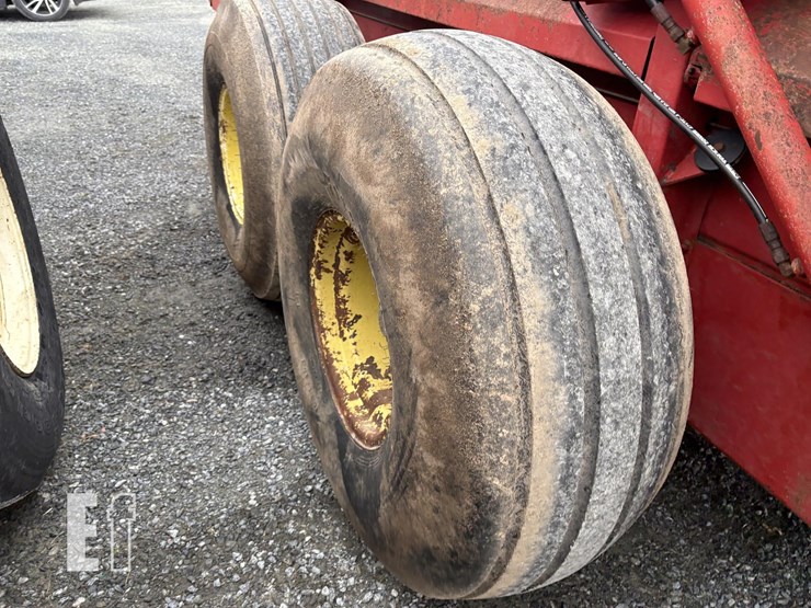 new-holland-195-image-12