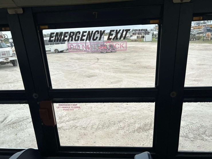 2007-freightliner-b2-image-26