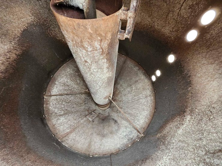 new-holland-350-image-10