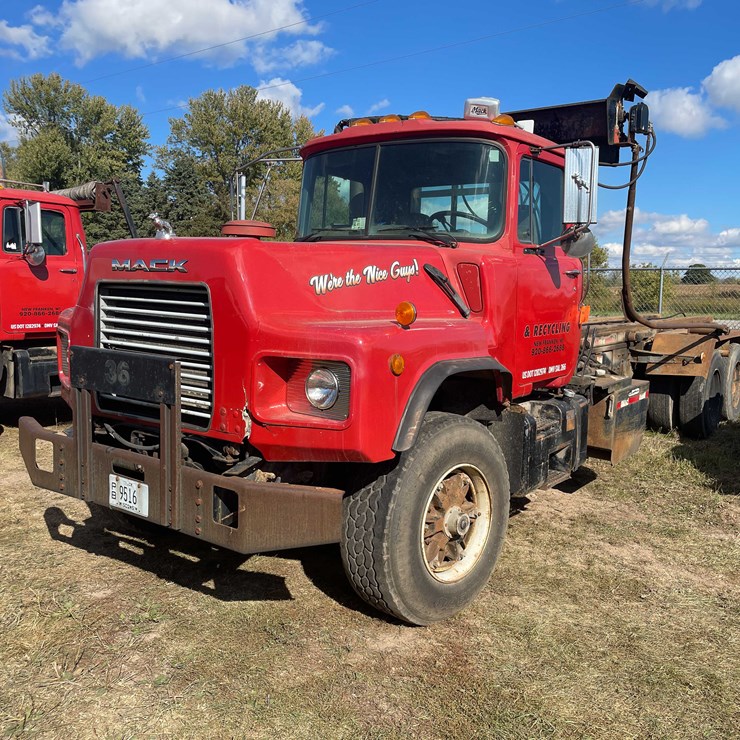 2000 MACK DM690S