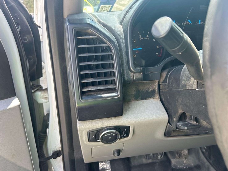 2017-ford-f150-image-15