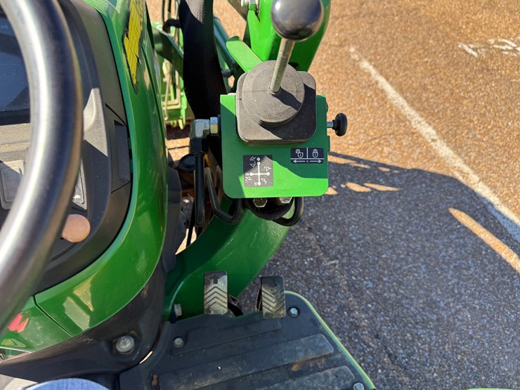 john-deere-3025e-image-26