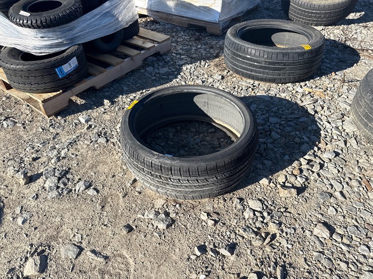 #2805-•-(1)-nexen-225/35r20-tire-inv#-2805-image-1