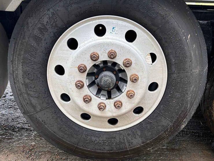 2008-peterbilt-388-image-8