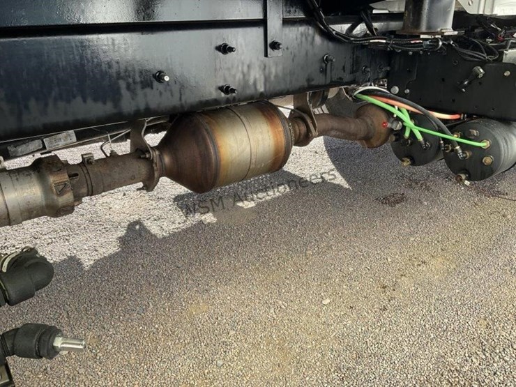 2014-international-4300lp-spray-truck-image-18