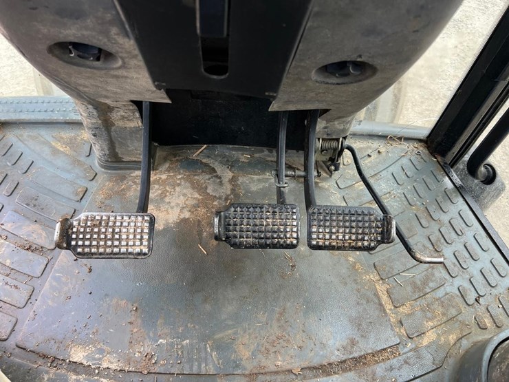 new-holland-tm150-image-38