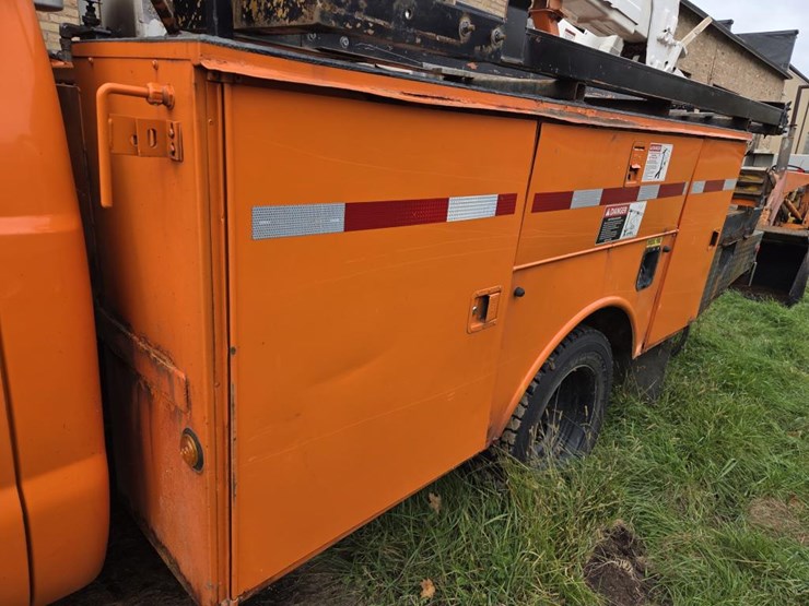 2005-ford-f550-xl-image-22